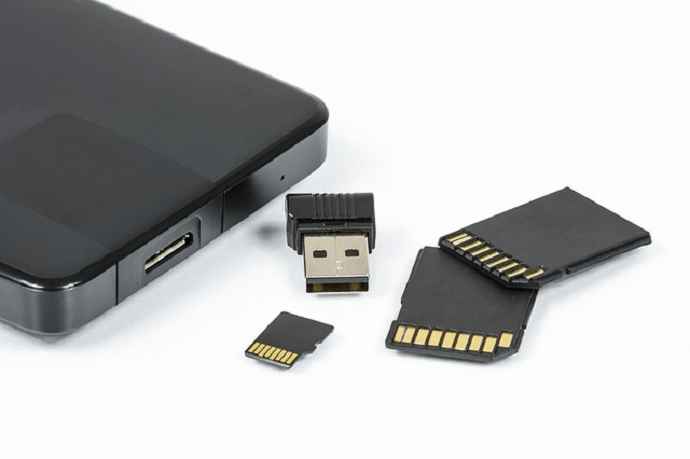 dysk twardy i pendrive