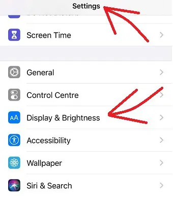 iPhone'da Ayarlar altında Ekran ve Parlaklık Seçeneği