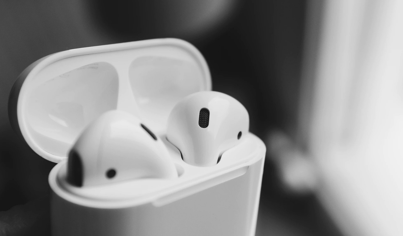 Apple airpods bezprzewodowe ładowanie udostępniania dźwięku