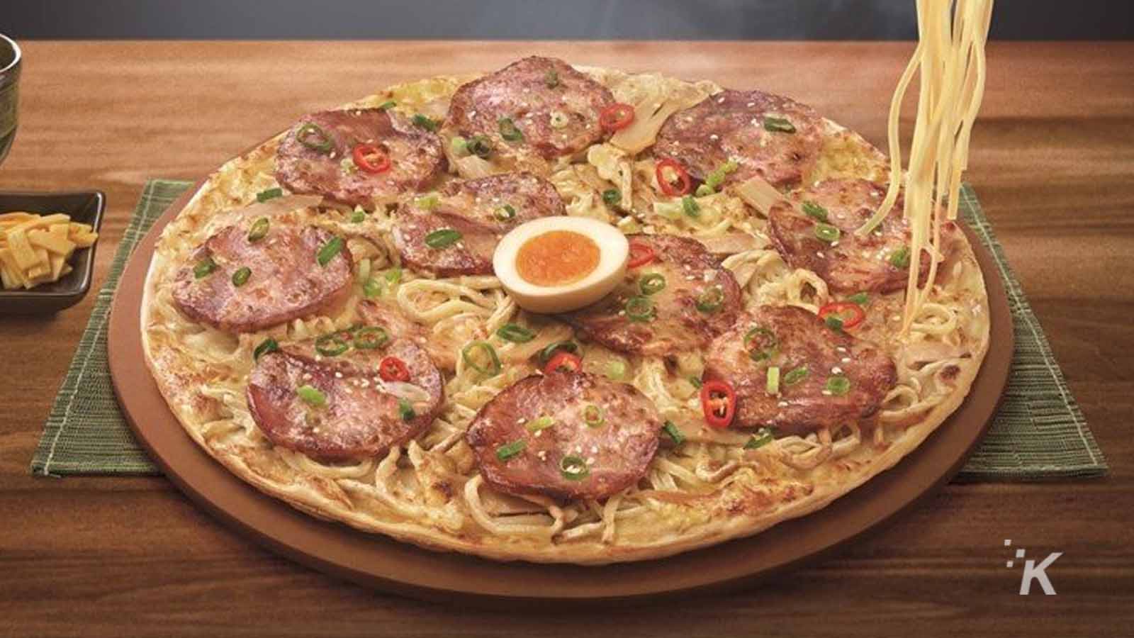 pizza cu ramen