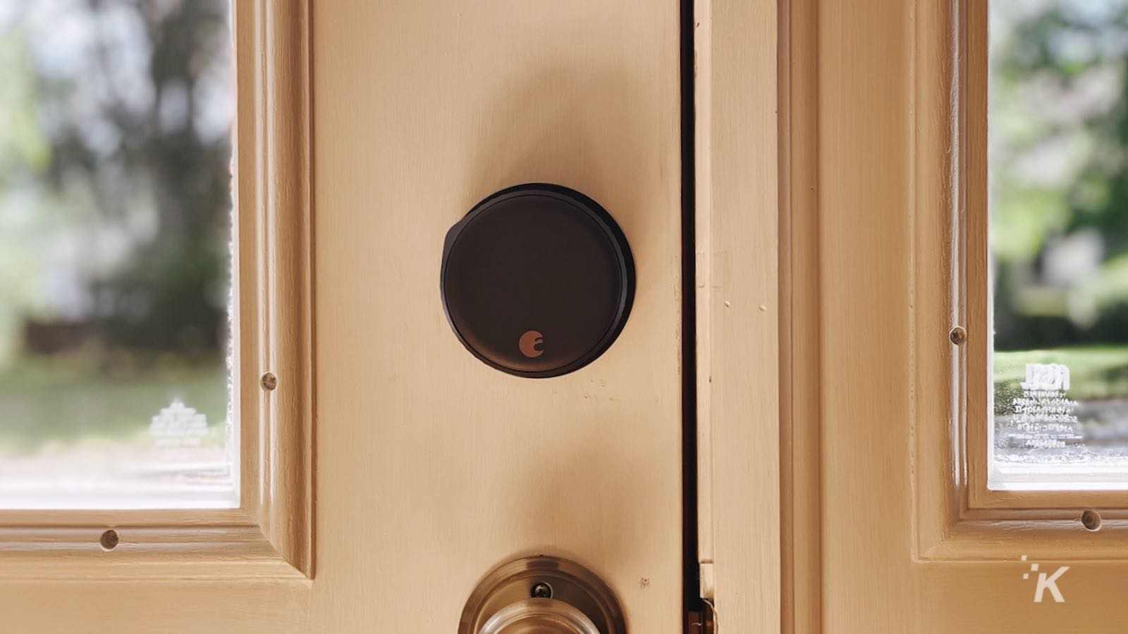 august wifi smartlock an der haustür installiert