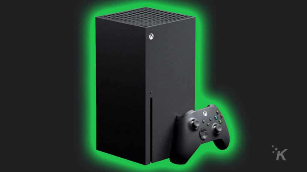 xbox series x con un brillo verde