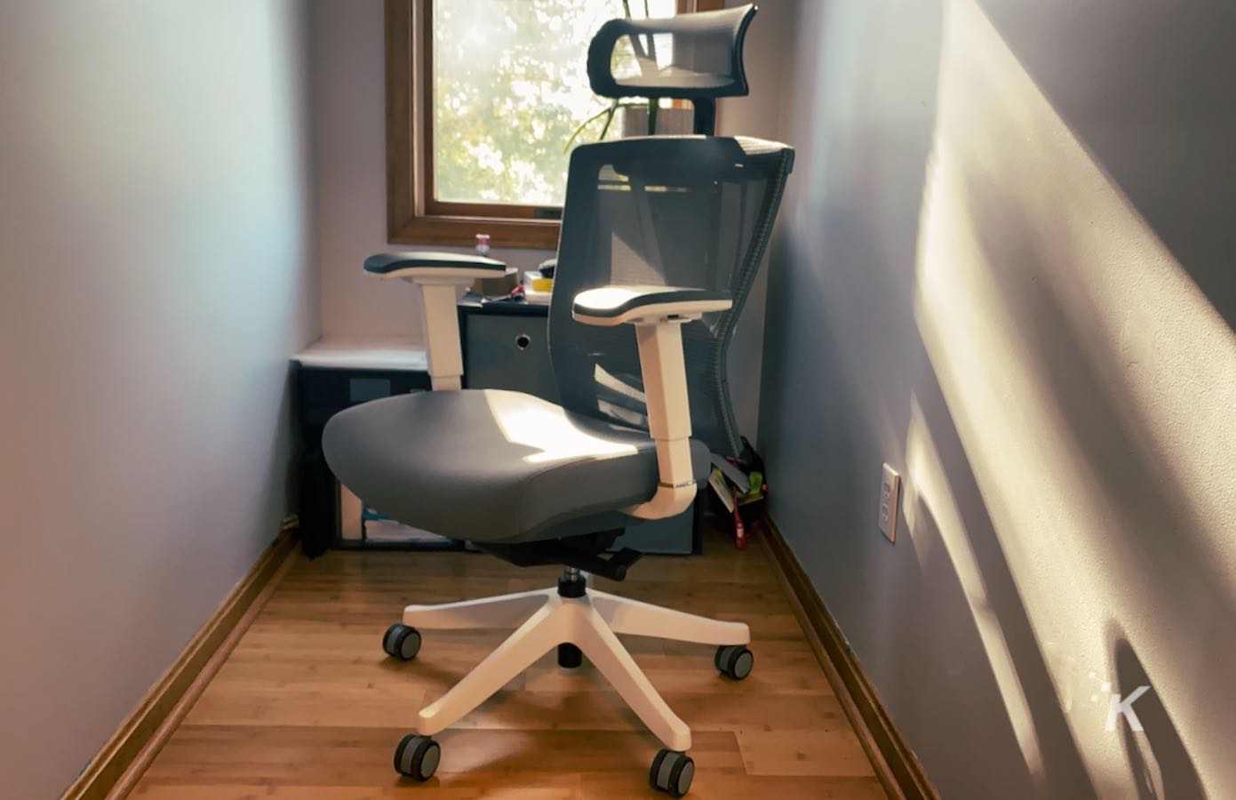 ergochair 2 المستقلة مراجعة ميزة knowtechie