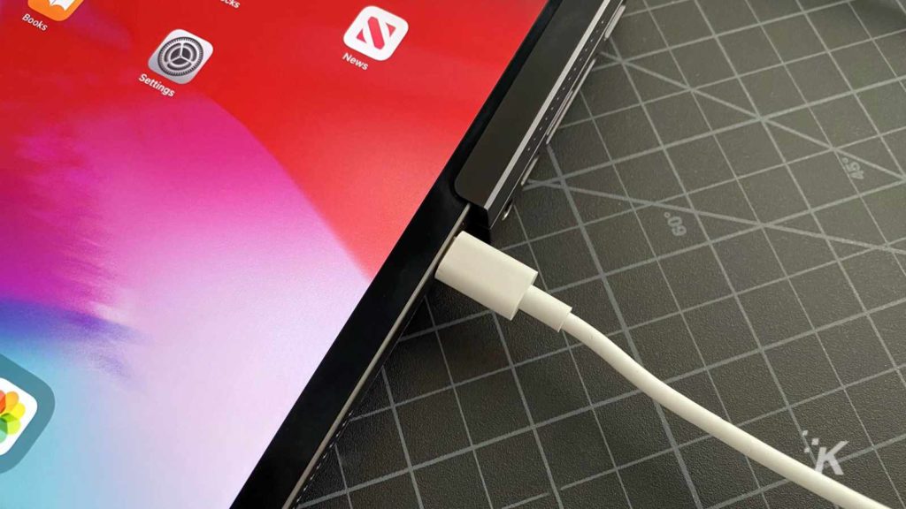 ipad pro puerto usb-c con cable