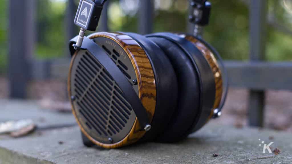 Наушники audeze lcd3 planar сбоку