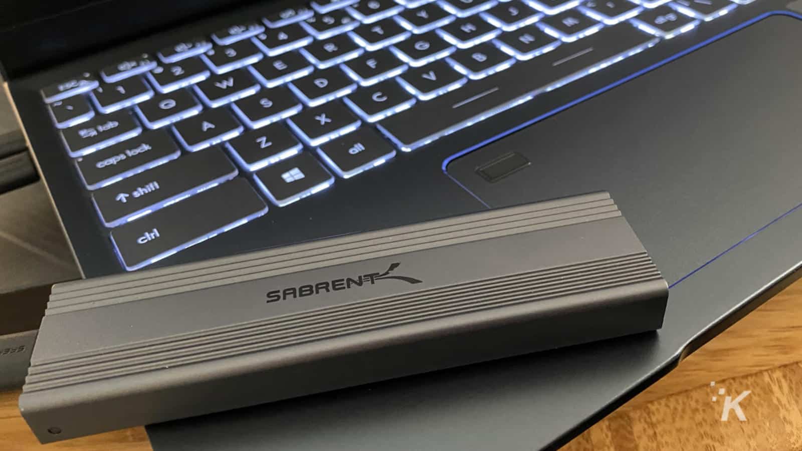 ตู้ภายนอก sabrent nvme บนแล็ปท็อป