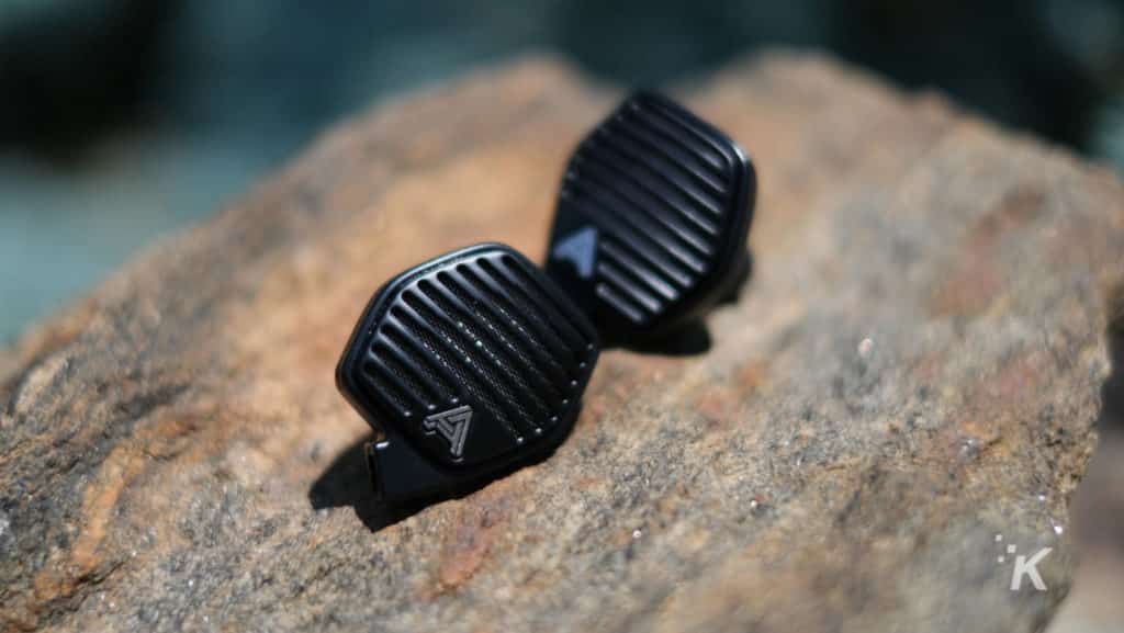 audeze lcdi3 iem