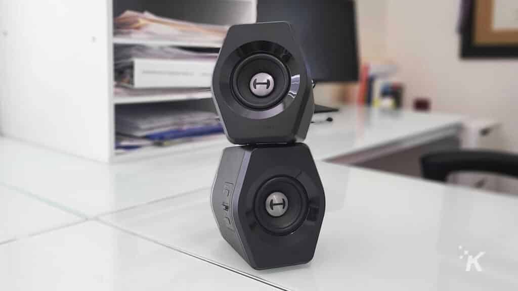 altavoces de escritorio edifier g2000