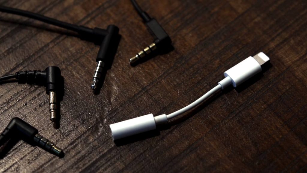 dongle pentru căști Apple