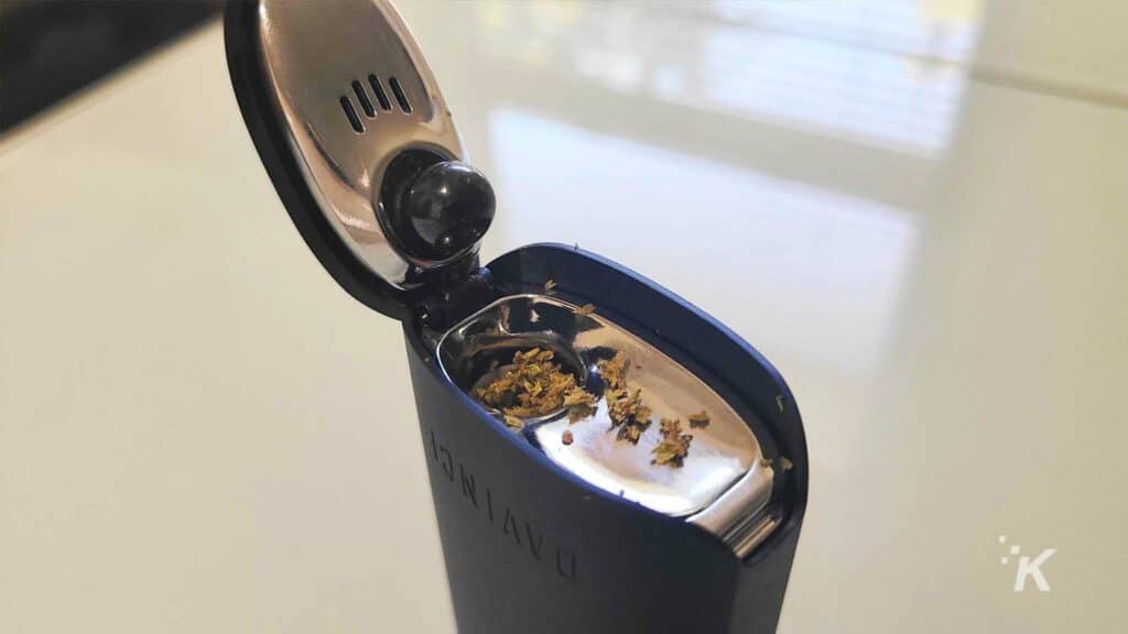 Davinci Vape mit Knospe im Inneren