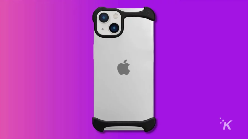 iPhone13のアークパルスミニマルバンパースタイルのケース