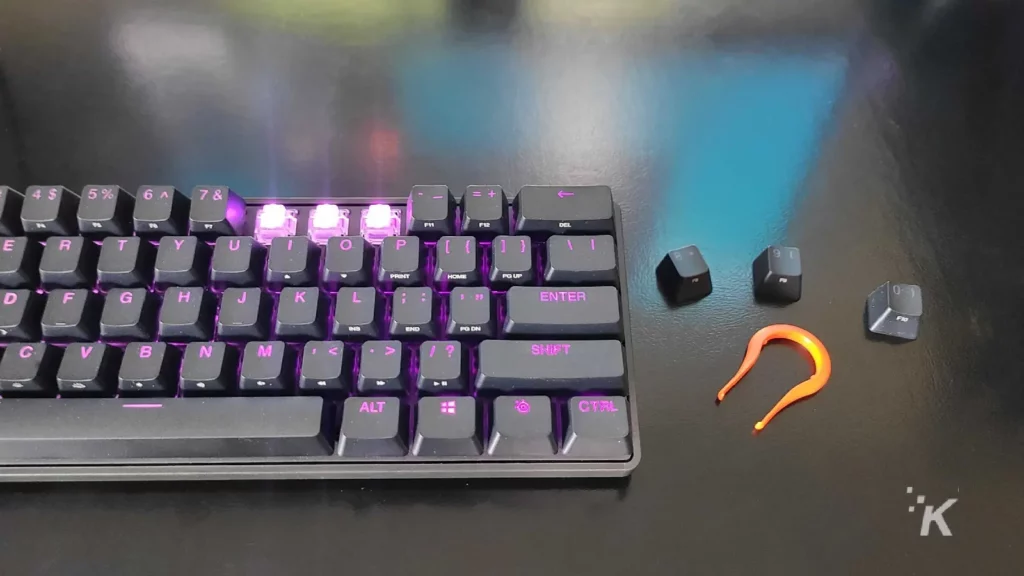 steelseries apex pro mini oyun klavyesi sağ